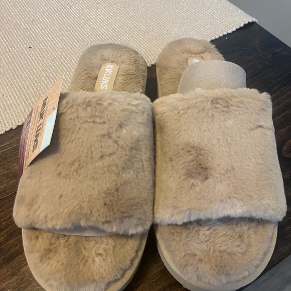 MUK LUKS platform slippers size 7-8 - Picture 1 of 4
